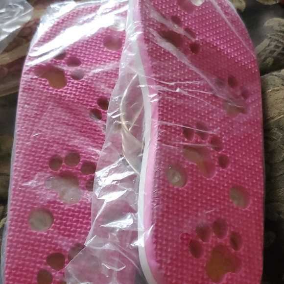 Animal rescue flips bagged with Keychain - Picture 3 of 4